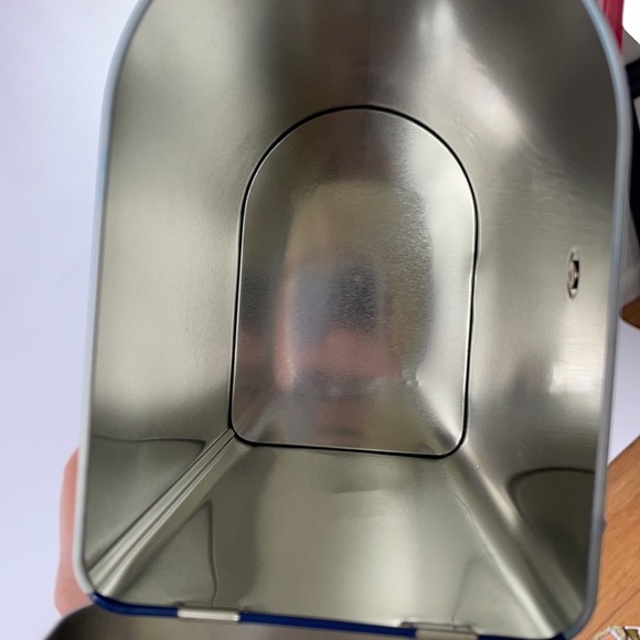 ❤️5/$25 TIN BOX CO. Christmas Tin set of 2 - Picture 8 of 10